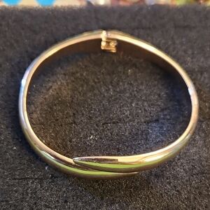 Elegant Gold-tone Women's Bracelet